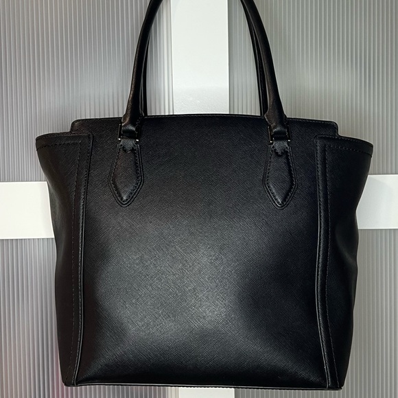 Micheal Kors Large tote purse with pockets - Picture 3 of 8